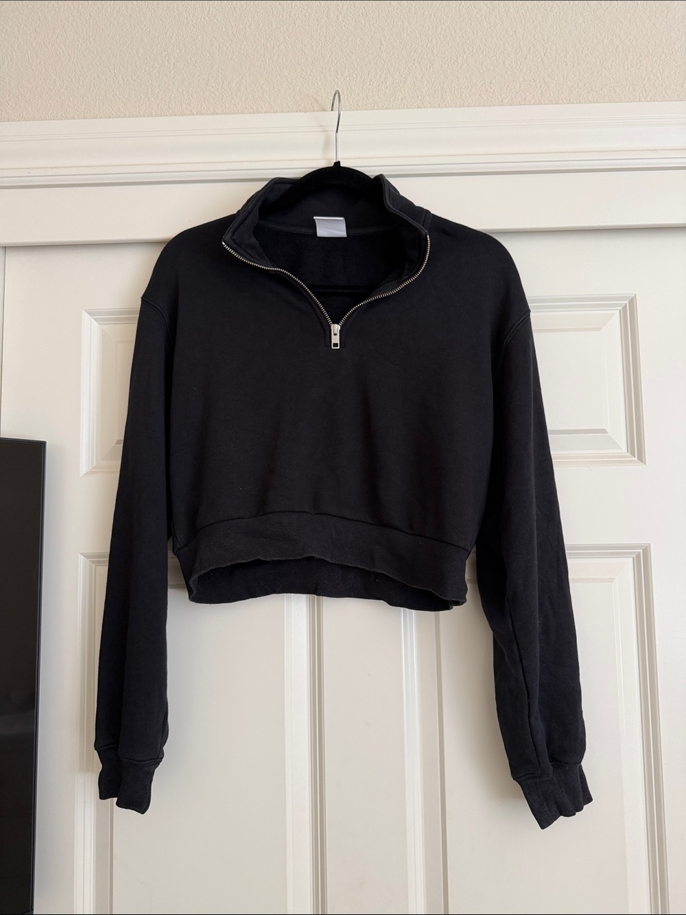 Aritzia TNA 1/4 cropped zip sweatshirt
